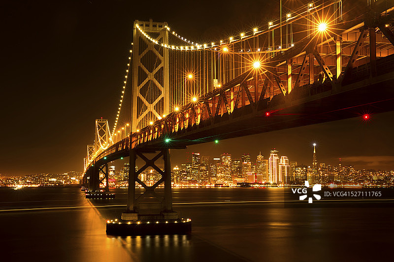 旧金山的天际线和海湾大桥图片素材