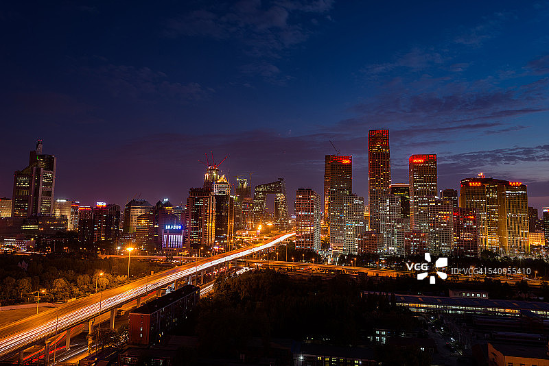 鸟瞰图北京CBD和天际线在晚上图片素材