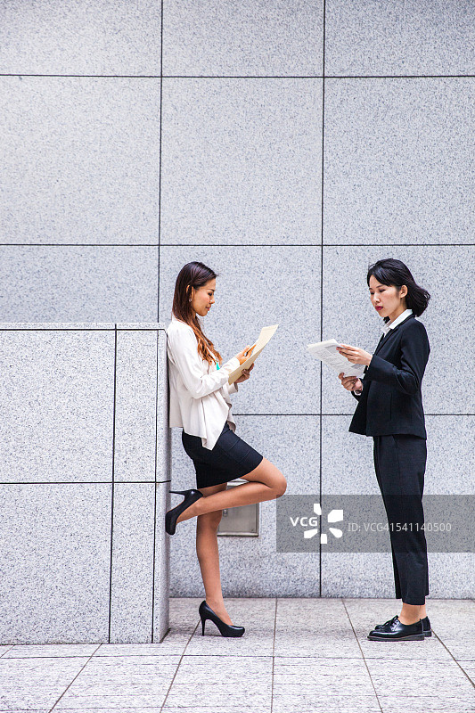 东京市中心的日本商业女性图片素材