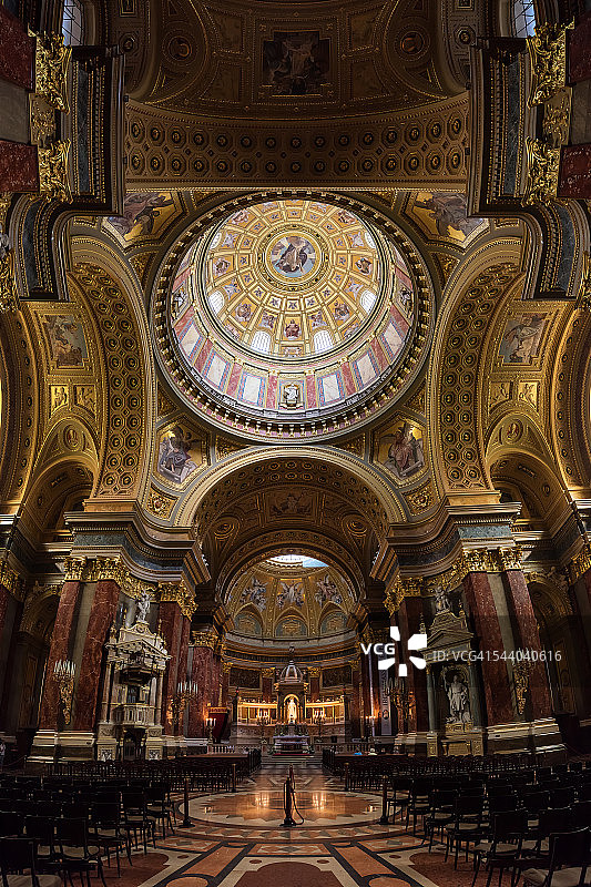 匈牙利布达佩斯圣斯蒂芬斯大教堂内部图片素材