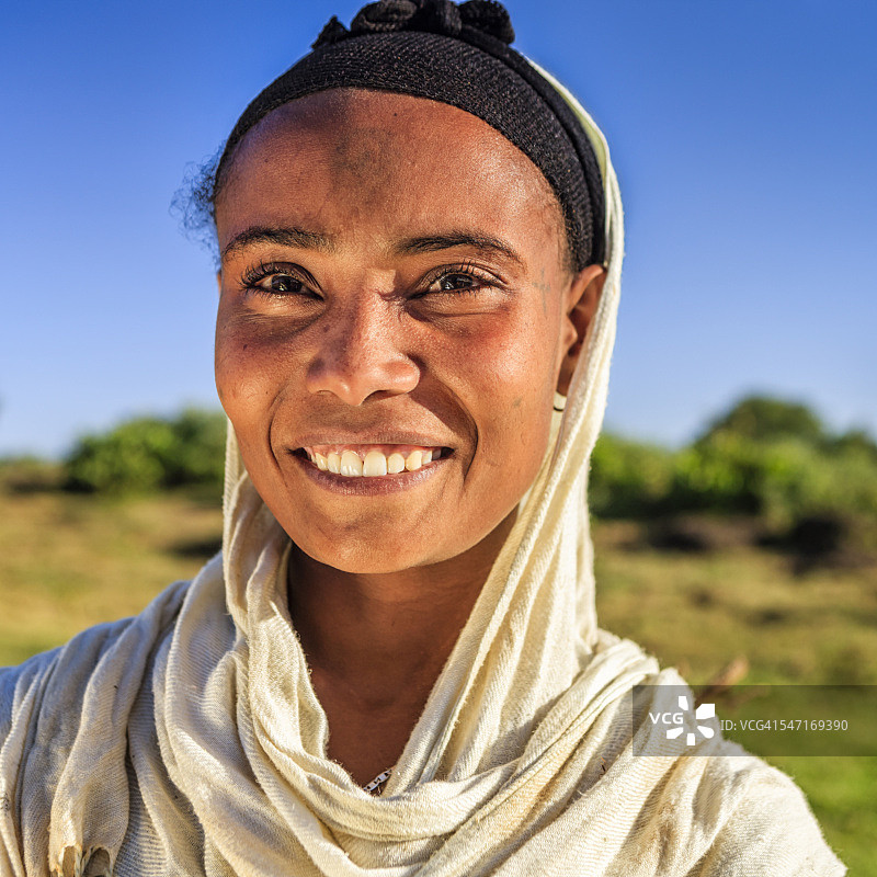 年轻、快乐的非洲妇女的肖像，埃塞俄比亚，非洲图片素材