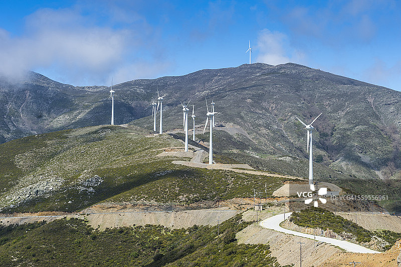 希腊，克里特岛，山区的风力发电场图片素材