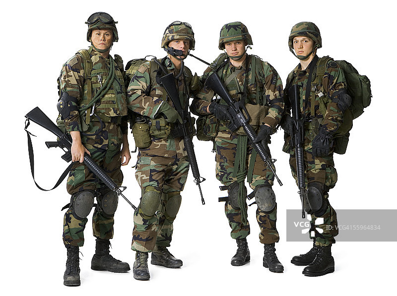 四个拿着步枪的士兵的肖像图片素材