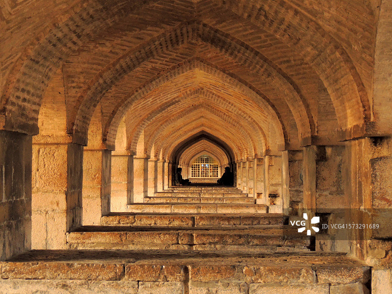 美丽的伊斯兰砖拱门的重复图片素材