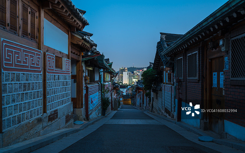 韩国首尔北川韩屋村的夜景图片素材
