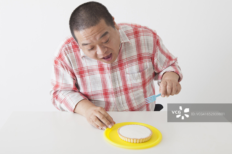 吃饭的中年日本男人图片素材