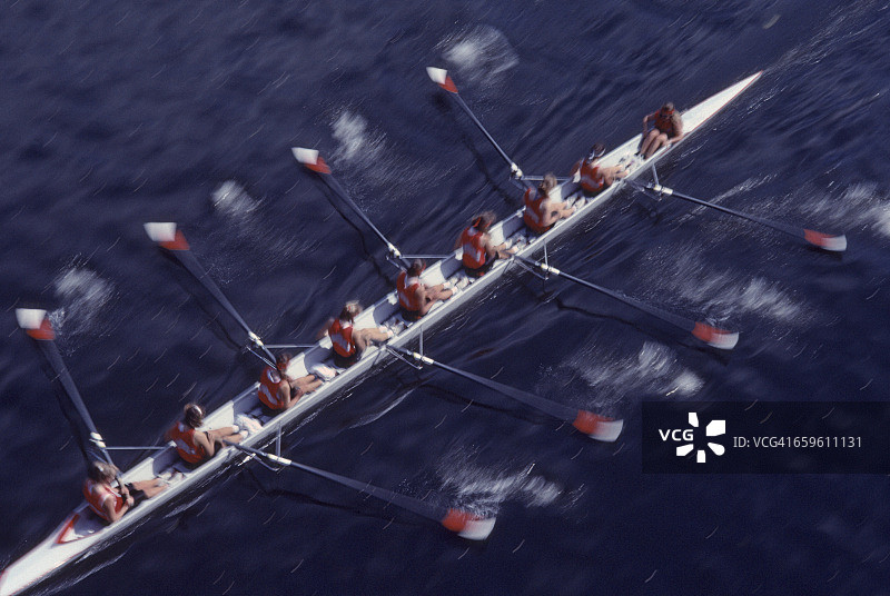 8 .女子划船比赛。图片素材