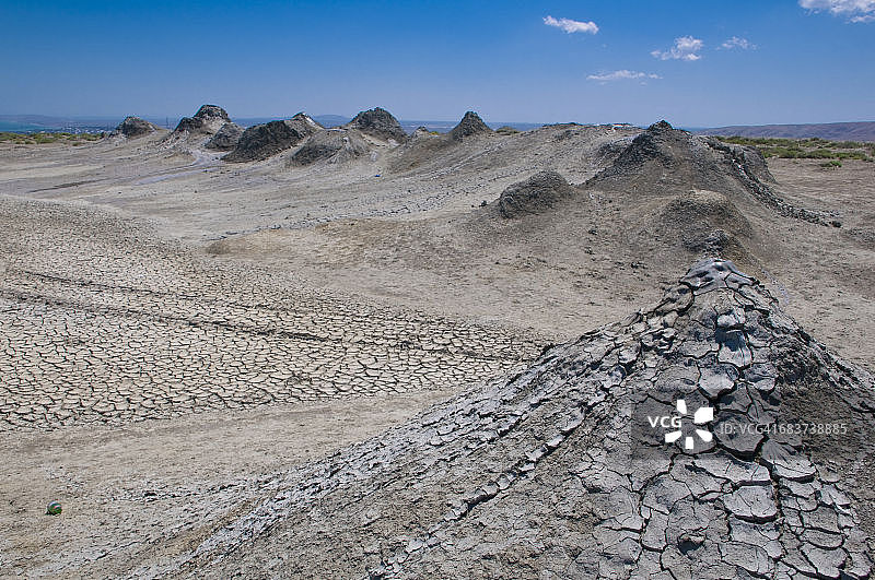 来自阿塞拜疆库布斯坦泥火山的干燥泥浆流图片素材