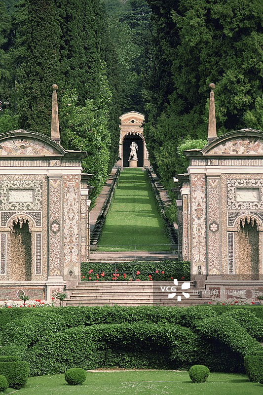 意大利伦巴第科莫湖埃斯特别墅花园小径图片素材