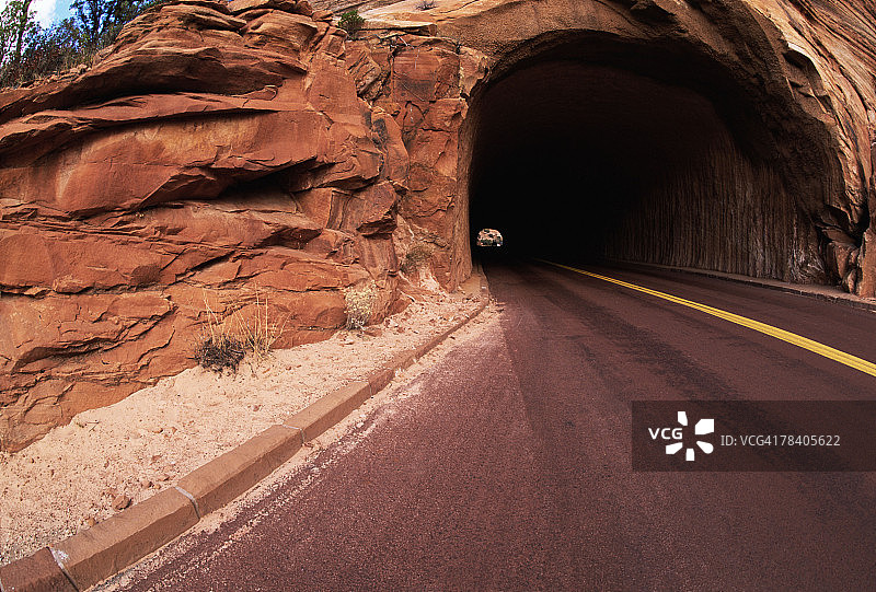 峡谷地区的隧道图片素材