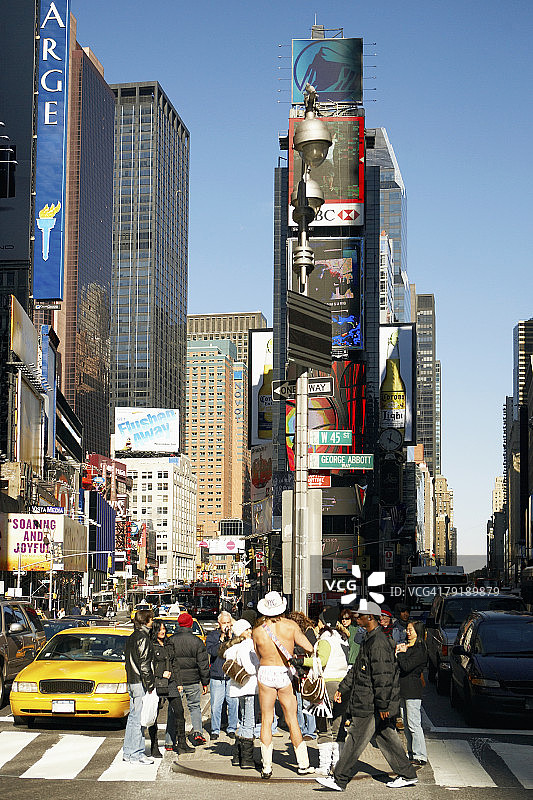 游客站在城市建筑前，时代广场，曼哈顿，纽约市，美国图片素材
