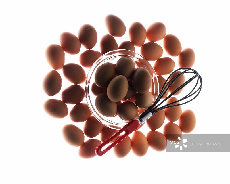 鸡蛋和蛋打蛋器，高角度视角图片素材