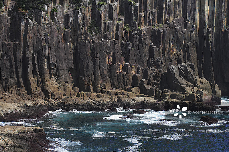 日本，三重县，崎崎，海边的岩层图片素材