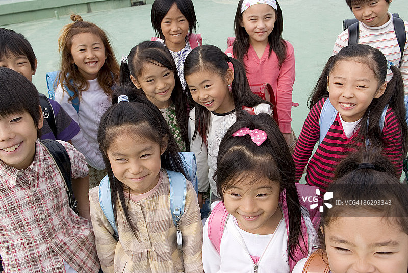 日本小学生微笑图片素材