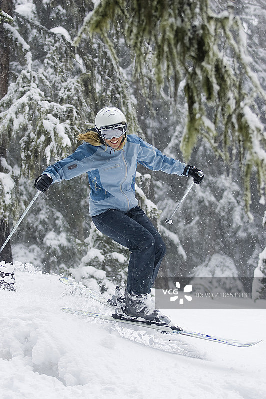 女人滑雪图片素材