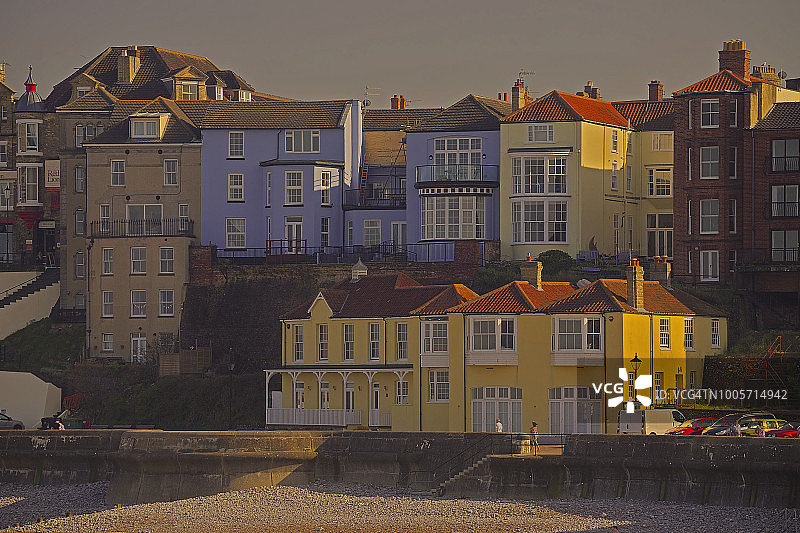 英国诺福克克罗默海边的彩色房屋图片素材