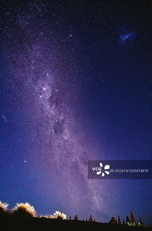来自新西兰特卡波湖的美丽银河图片素材