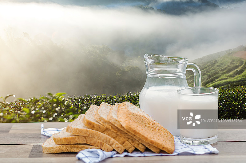 牛奶和面包的自然背景图片素材