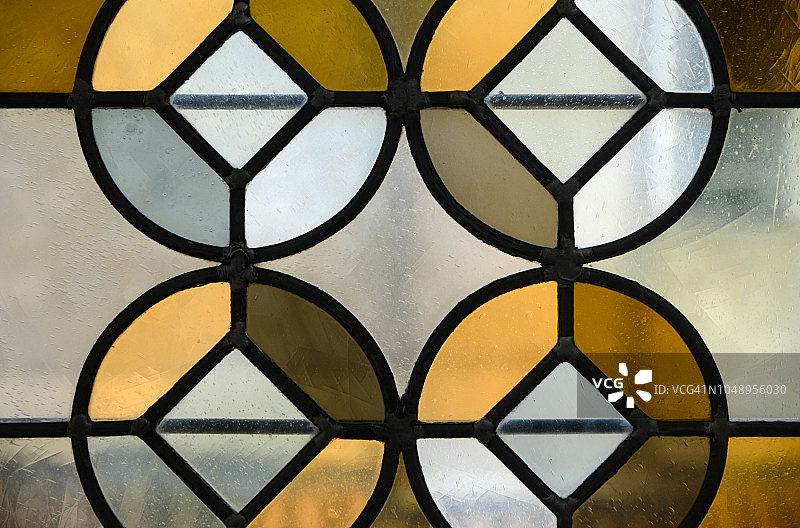 几何或抽象彩色玻璃窗，圣Trophime教堂阿尔勒普罗旺斯法国图片素材