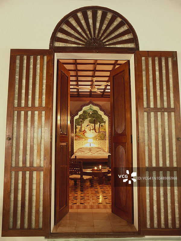 马诺利塔之家客厅的入口。图片素材