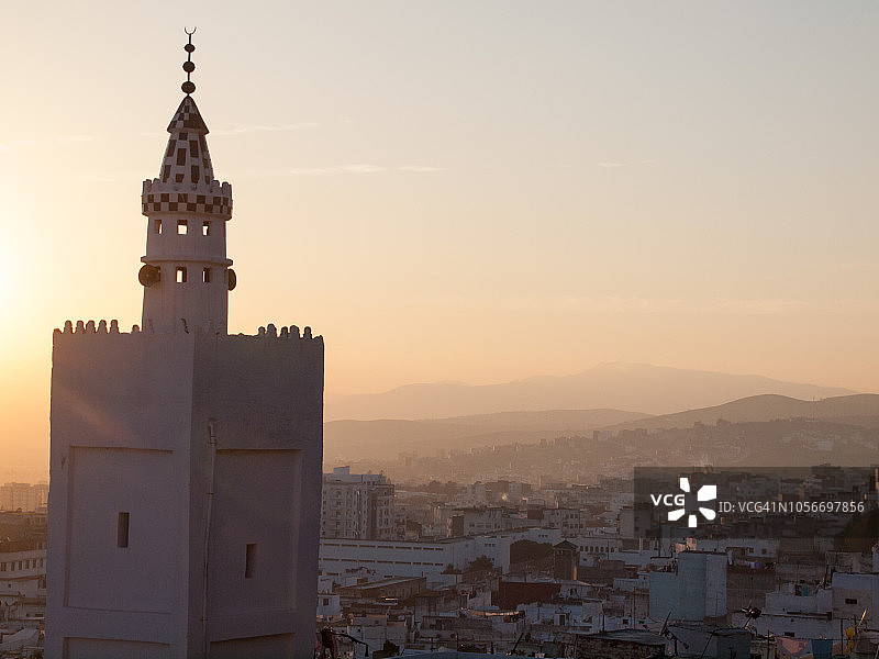 日落时分俯瞰特图安市的尖塔，摩洛哥图片素材