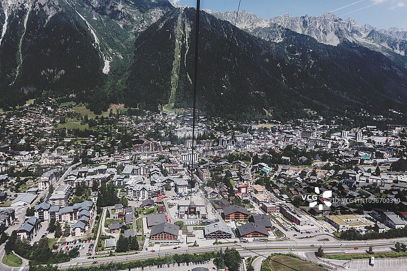 从Aiguille du Midi缆车上看到的Chamonix图片素材