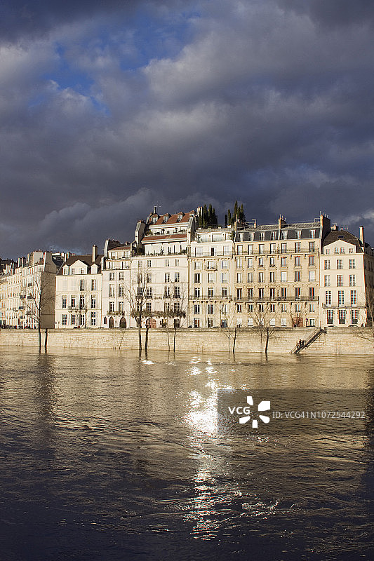 法国巴黎，2018年1月26日塞纳河泛滥。图片素材