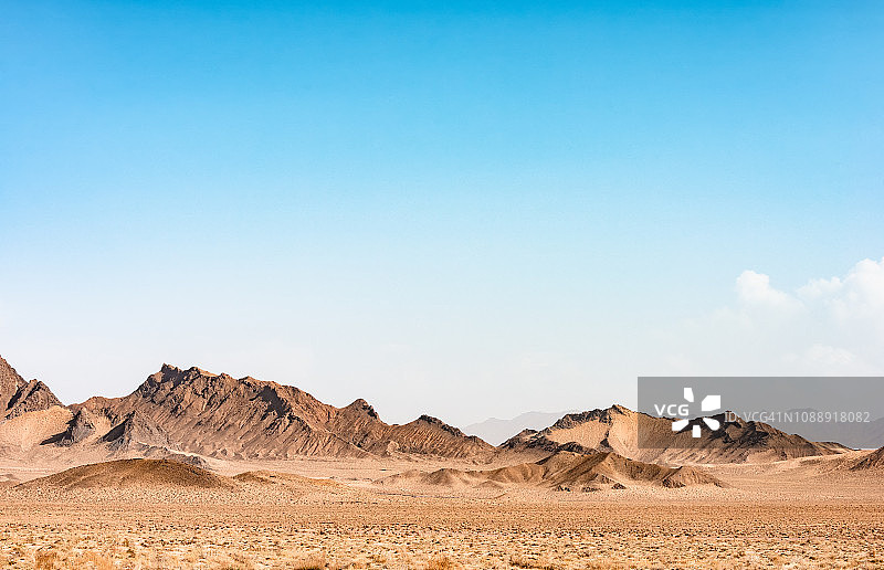 沙漠中的山图片素材