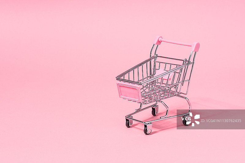 粉红色的金属小购物车图片素材