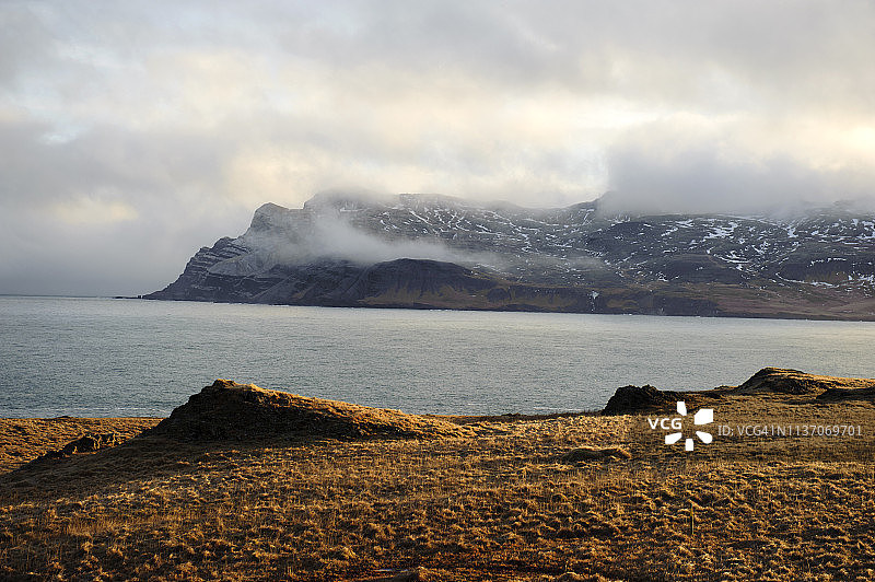冰岛西部博格峡湾的峡湾景观图片素材