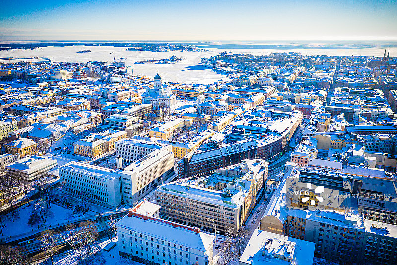 鸟瞰图赫尔辛基在一个阳光明媚的冬日图片素材