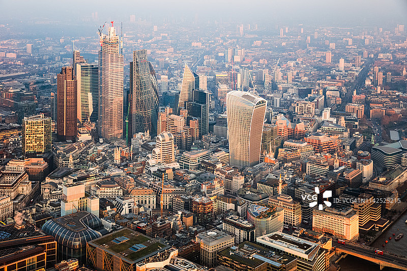 日落时的城市鸟瞰图，伦敦，英国图片素材