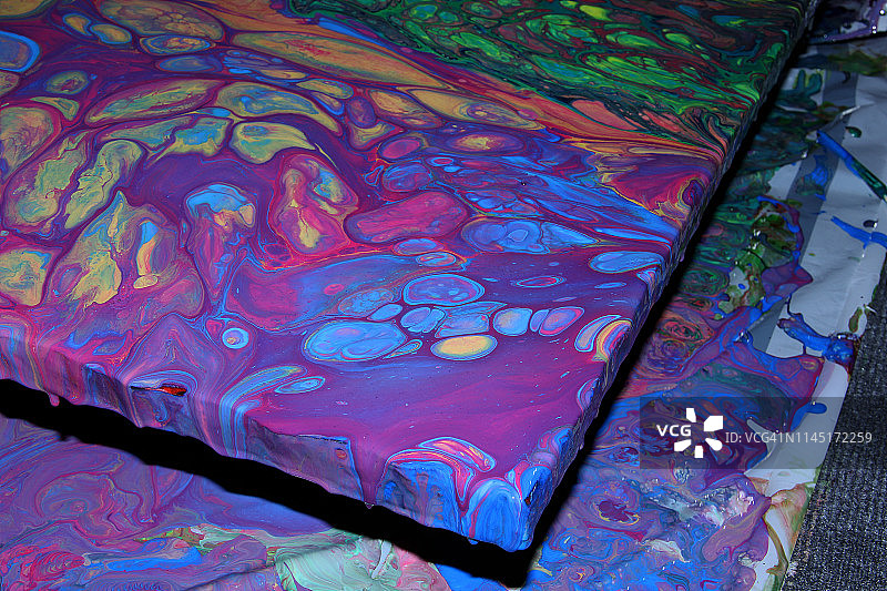 抽象色彩背景纹理流体艺术丙烯画。紫色的颜色图片素材