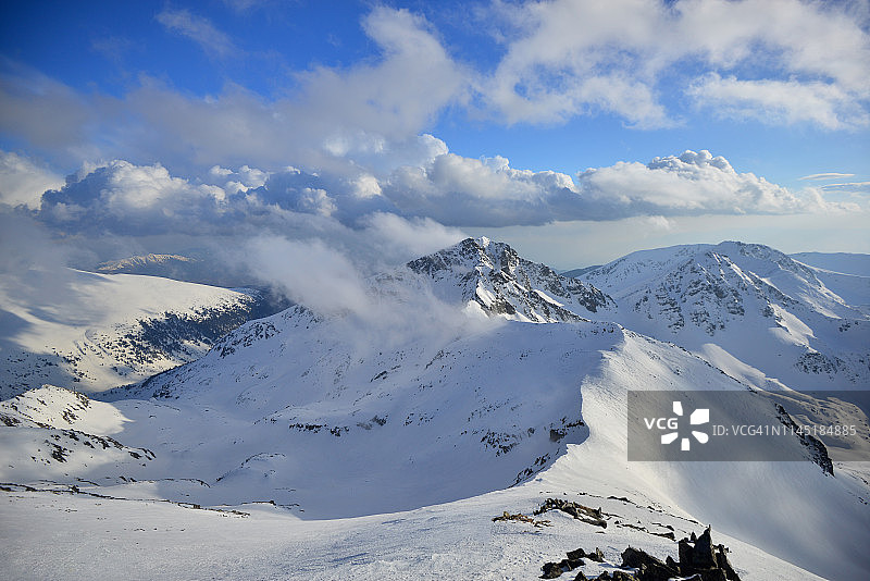 保加利亚冬季皮林山的壮丽景色图片素材