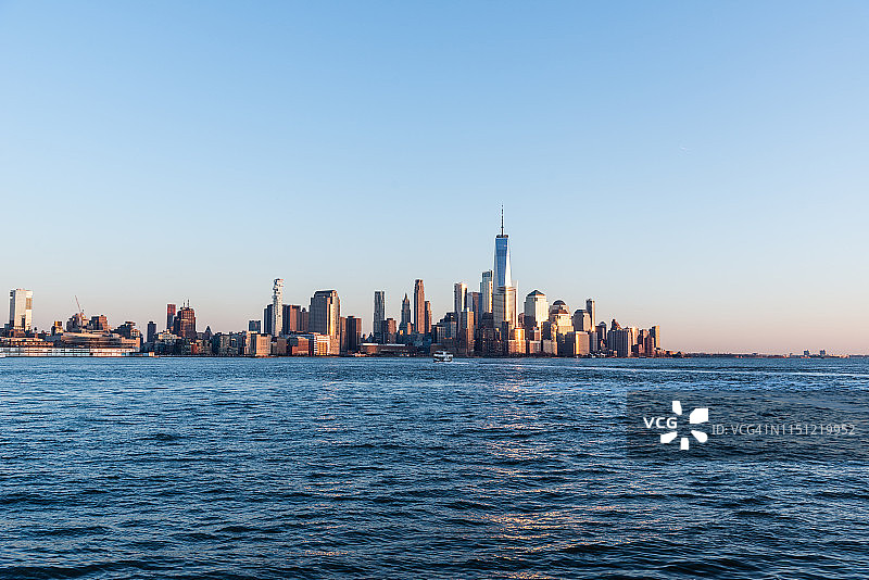 日落时分的曼哈顿下城地平线/纽约市图片素材