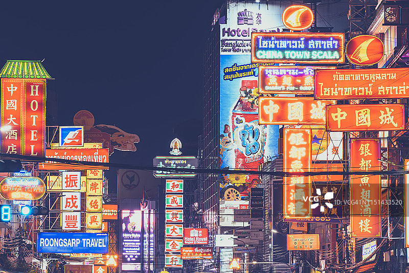 泰国曼谷唐人街的霓虹灯照明标志。图片素材