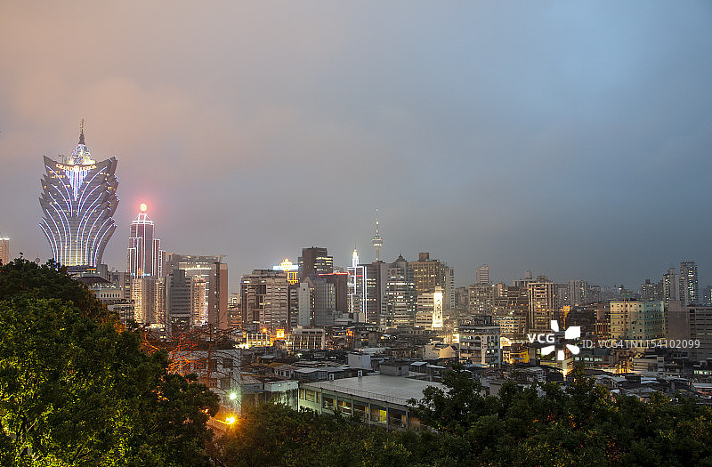 日落在澳门城市的暮色天际线，中国图片素材