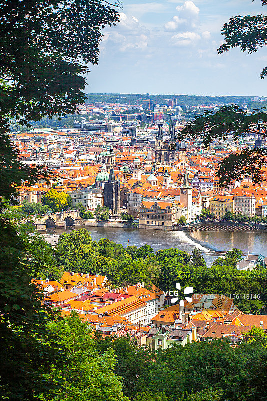 从高处俯瞰布拉格市中心图片素材