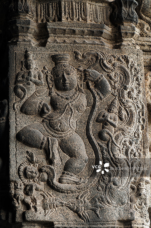 印度泰米尔纳德邦Kanchipuram寺庙外墙上雕刻的印度教神雕塑。图片素材