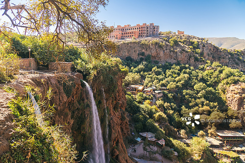 Ouzoud瀑布位于非洲北非摩洛哥Azilal省Tanaghmeilt的Moyen Atlas村附近图片素材