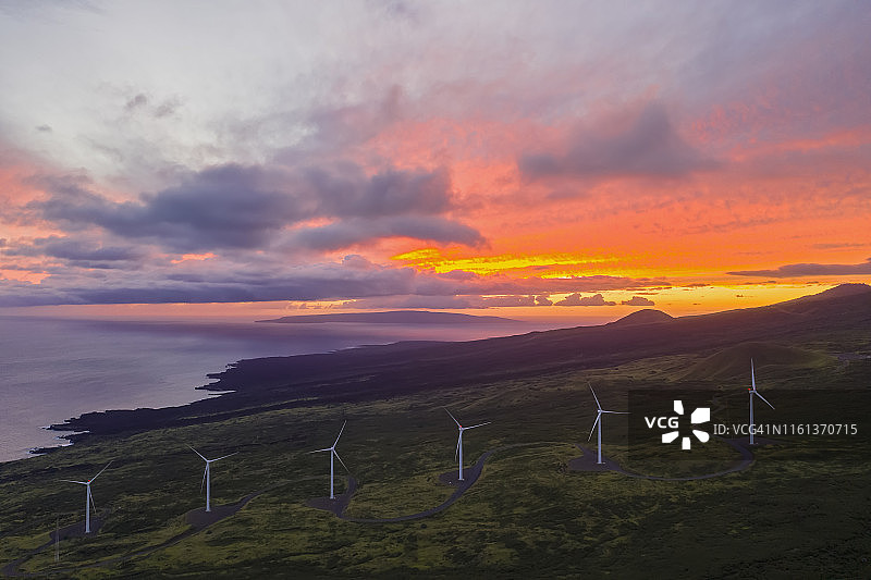 美国，夏威夷，毛伊岛，南海岸，风力涡轮机日落图片素材