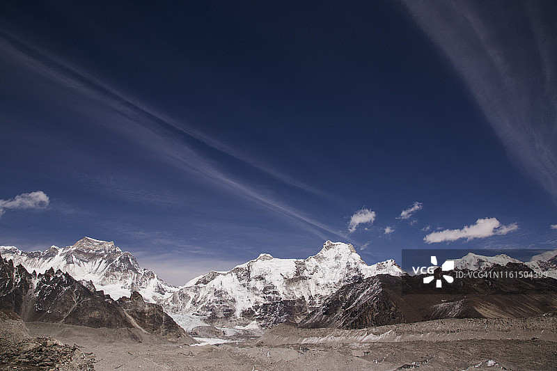 从无赖视角，珠峰基地营地通过Gokyo徒步旅行，尼泊尔图片素材