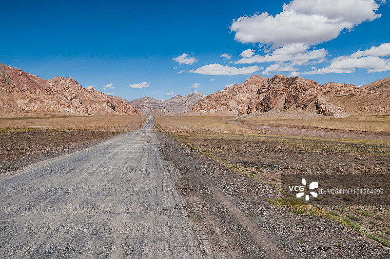 中亚塔吉克斯坦，穿过穆尔加布附近帕米尔高原的帕米尔公路，41号公路图片素材