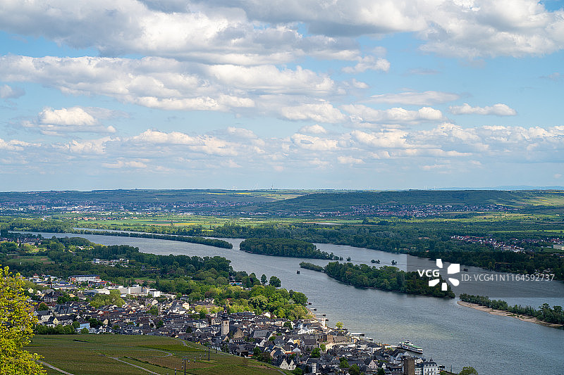 heingau wineyards。Rüdesheim am Rhein在莱茵河谷，德国。德国的葡萄酒产区。图片素材