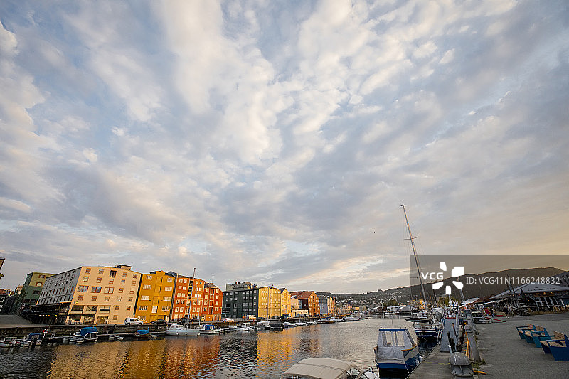 挪威特隆赫姆的一个迷人的码头图片素材