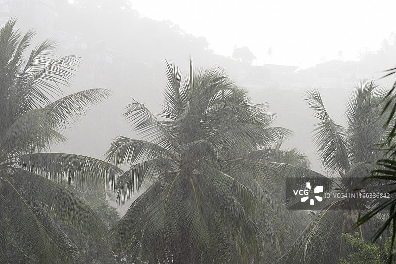 泰国苏梅岛海岸下暴雨图片素材