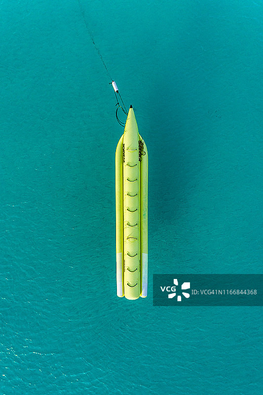 无人机拍摄的停靠香蕉船，巴巴多斯图片素材