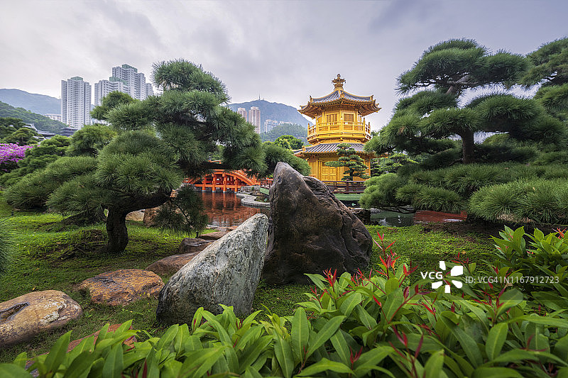 香港钻石山南莲花园的完美金阁图片素材