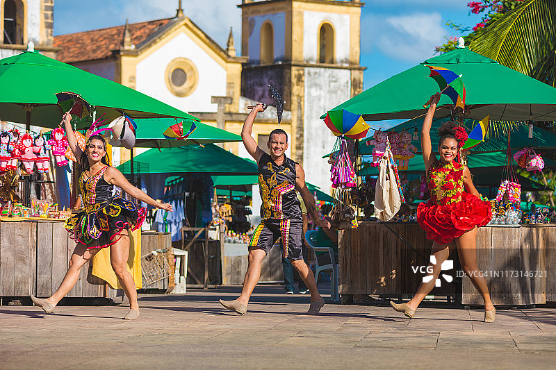 巴西伯南布哥奥林达狂欢节上的Frevo舞者图片素材