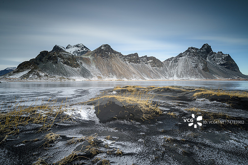 冰岛斯托克尼斯半岛的韦斯特拉霍恩山，令人惊叹的自然景观图片素材